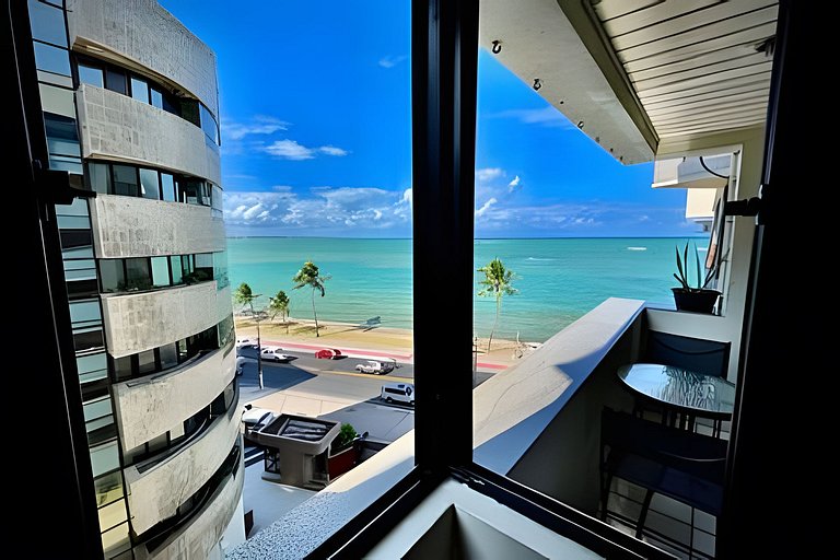 BEIRA MAR com vista incrível e conforto exclusivo